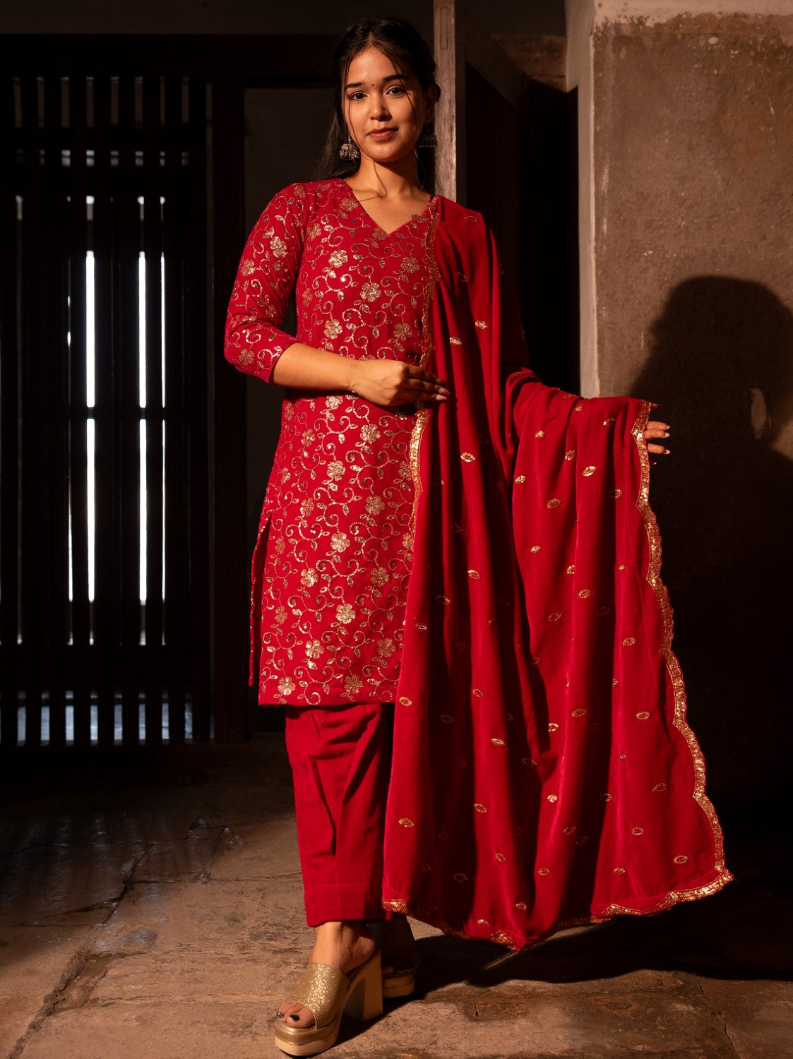 Image of Ruhi Pink Velvet Set