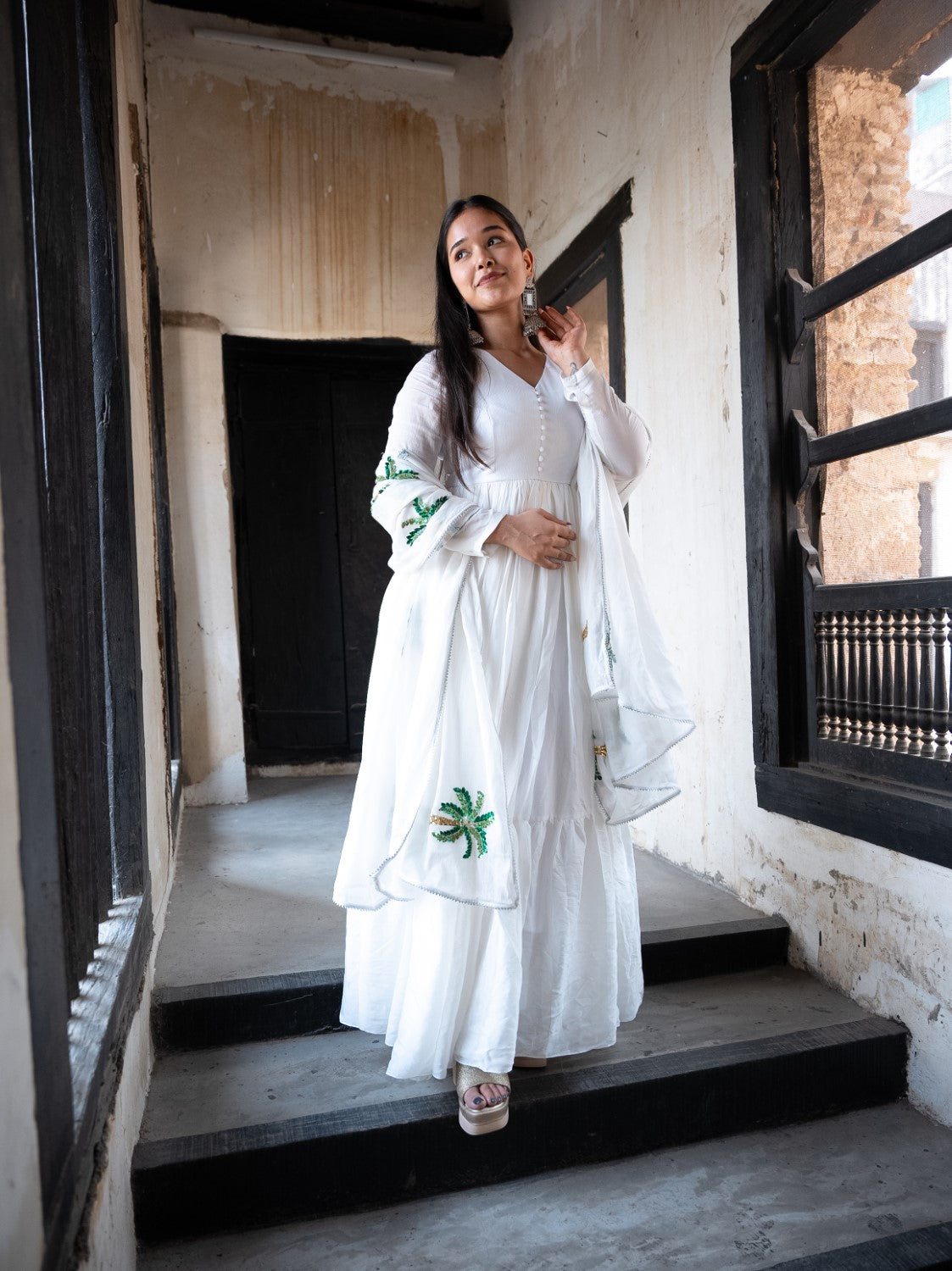 Saanjh White Anarkali